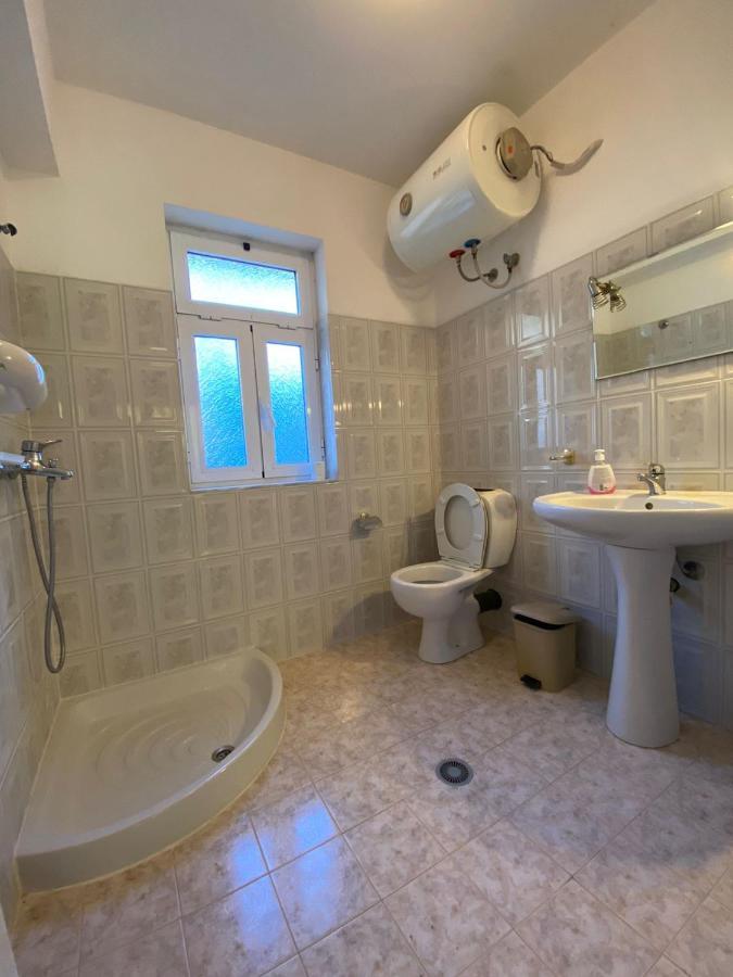 Lovely 2 Bedroom Unit With Garden View Center Apartamento Sarandë